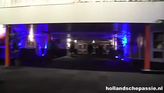 Showroom'da swinger çift