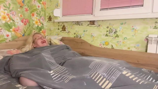 Üvey erkek kardeş ve üvey kız kardeş bir sır saklıyor