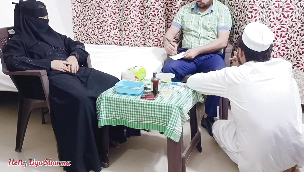 Müslüman kadınlar hamile bırakamadığı için doktor tarafından kocasının önünde sikiliyor (üçlü seks) bölüm -2