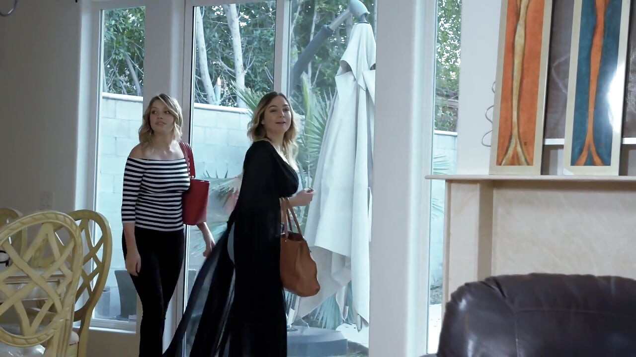 Kızlar memeli lezbiyenler 2_scene 2_big doğal göğüsleri seviyor