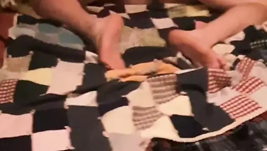 Karım, ben yokken dostum onu ​​becerelim.