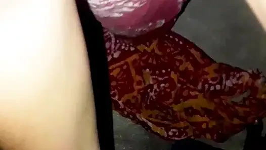 Büyük götlü Hintli ateşli video