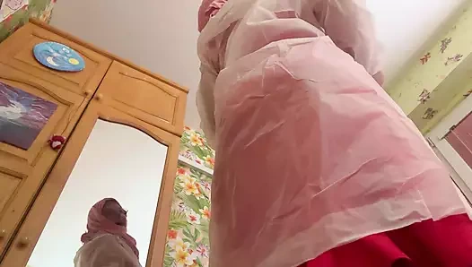 Doğulu kraliçe aynada dildolarla sikişiyor