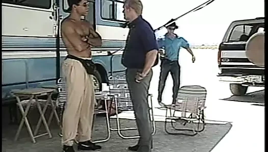 Busty sürtük ile mükemmel pembe memeler gets ona sulu kedi becerdin içinde çöl