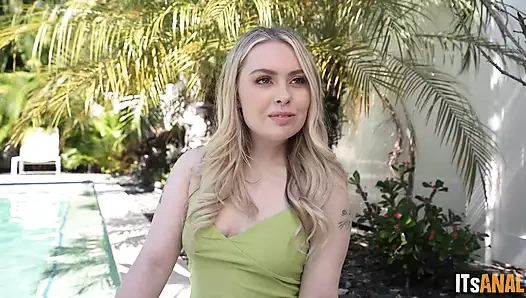 Minyon, sarışın ve anal sekse bayılıyor!