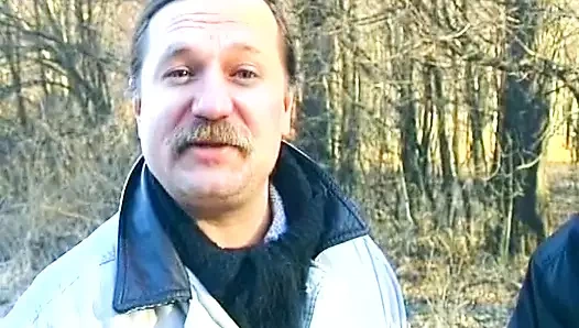 Seksi Alman genç kız oturma odasında sikiliyor