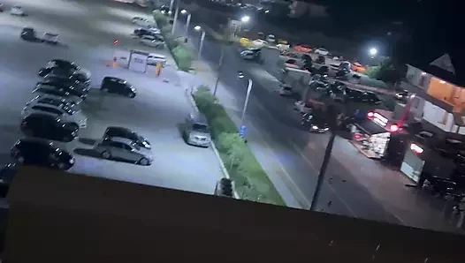 Siyah cüce Arnavut balkonunda büyük zenci yarağını alıyor