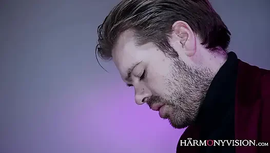 Erotik esmer yarağa biniyor