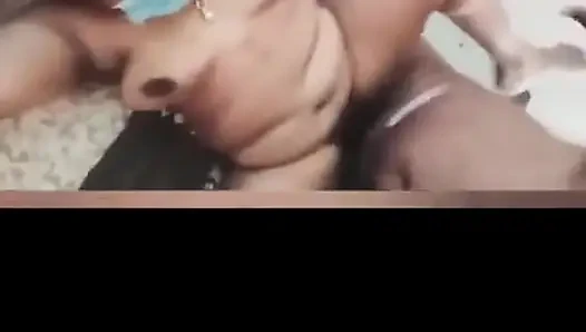 Tamil çift aşkla mutlu hareket