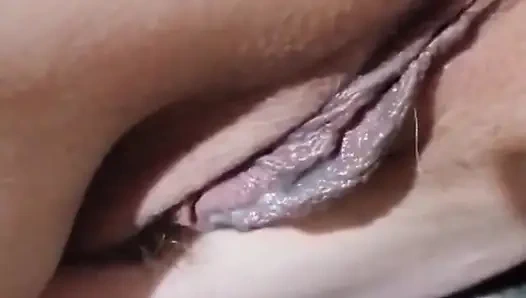 Yaramaz sulu amcığım bu kadar fazla sperm alamıyor