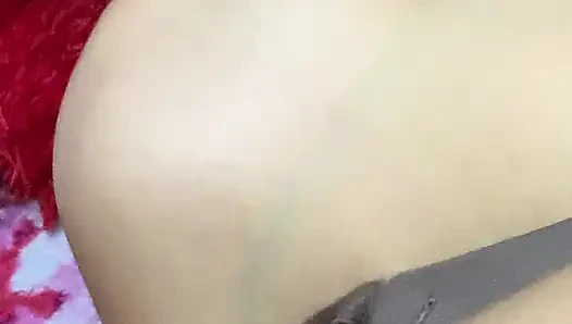 Küçük üvey kız kardeşim mutfakta ilk kez onu sikmemi ve içime boşalmamı istiyor.
