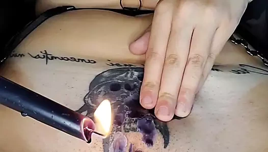 Kız sıcak ağdadan acı içinde titriyor