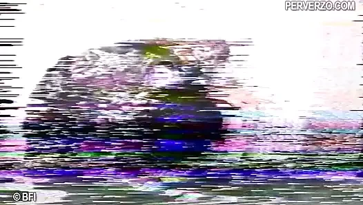 Kadın efendisi tarafından cezalandırılıyor