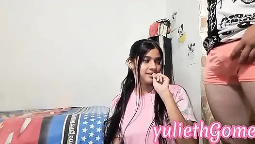 Üvey kız kardeş, sormadan odama gelmeyi bırak! yoksa seni çağıracağım