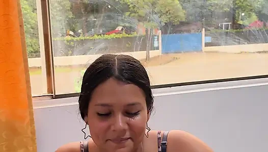 Herkes pencerenin yanından geçerken beni penisime atlatmayı çok seviyor