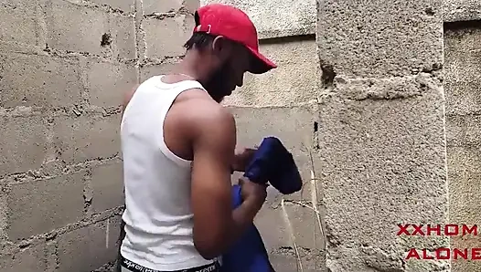 Büyük doğal memeler her yerde sikişiyor