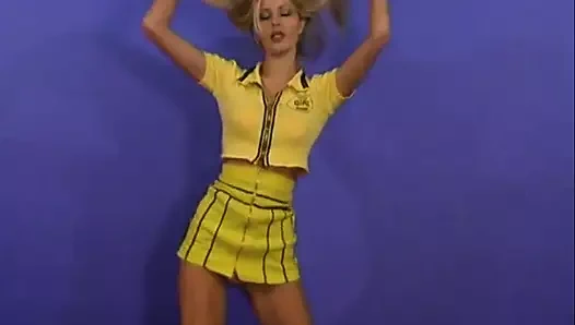 Dita'nın zevkiniz için kendine dokunan sarışın bir fahişe olarak ilk porno performansı