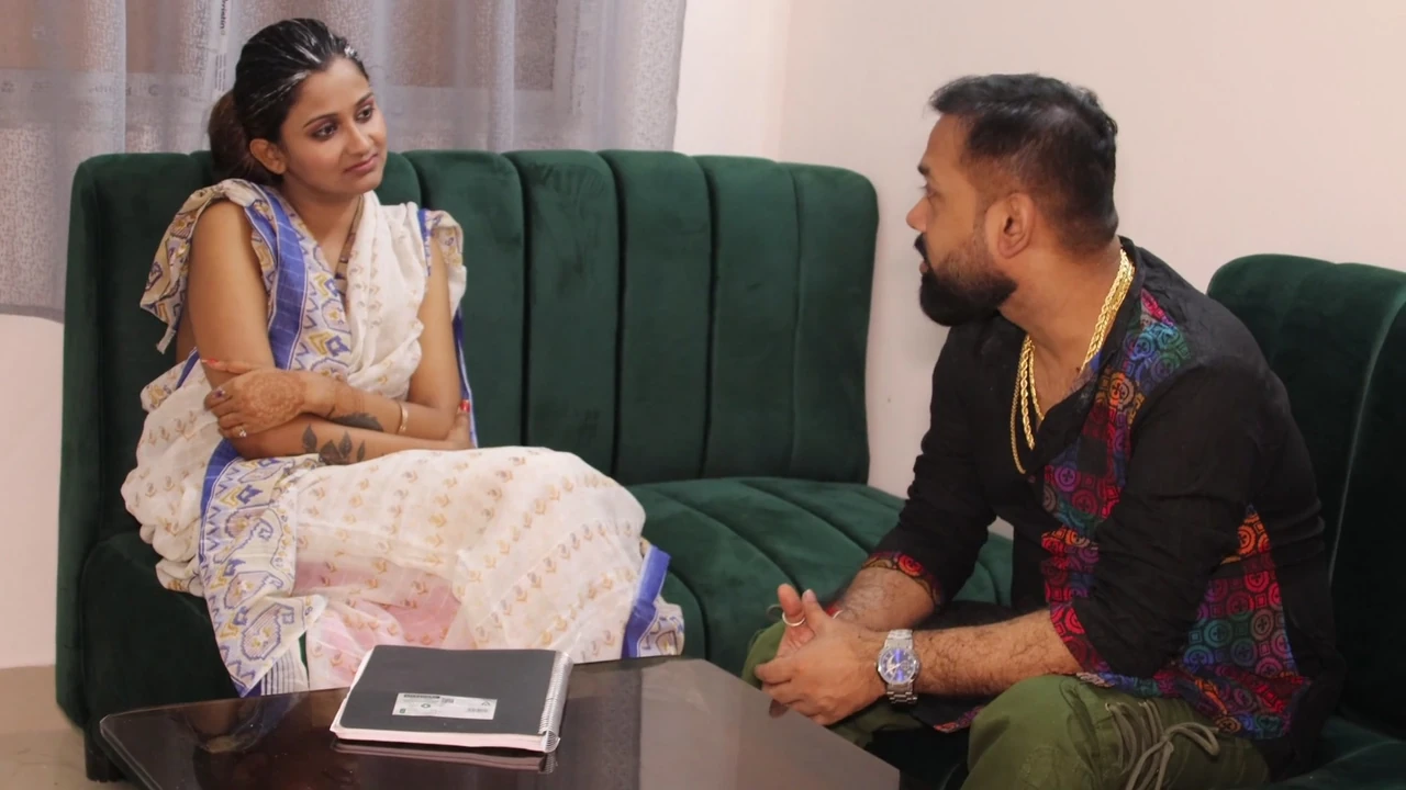 पड़ोसी ने देसी विधवा को उसके घर में जोरदार चोदा जब वह अकेली थी