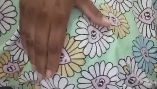 18+ üniversiteli kız büyük göğüsleri ve ıslak Sri Lankalı yerel ile ilk kez musterbate oluyor