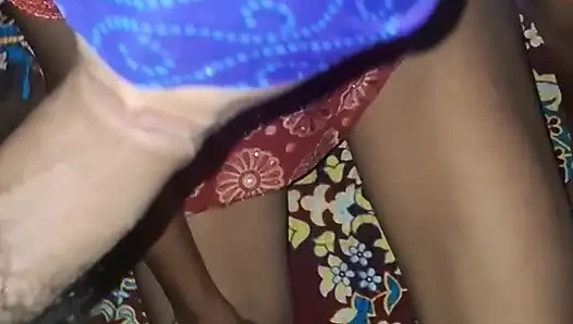 Padosan ke muh me land diya