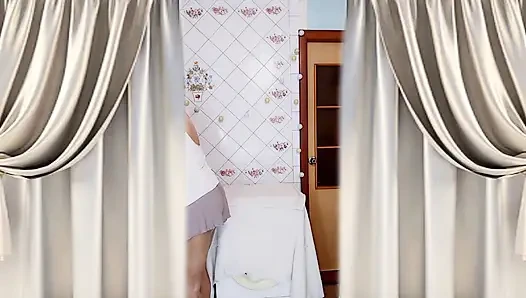 Cheerful housewife Lukerya's morning flirtation with juice and twerking