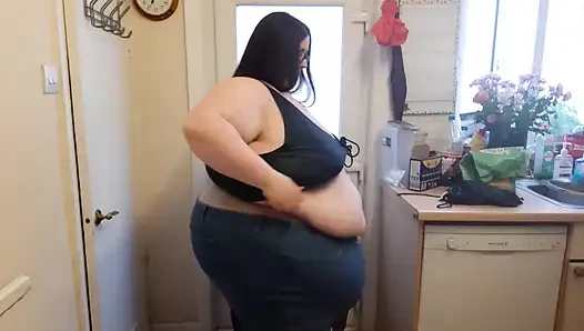 Ssbbw yeni bikinili şişman göbek götünü deniyor