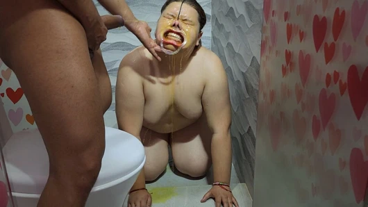 Beni aşağıla, sikini yüzüme sür ve üzerine boşal