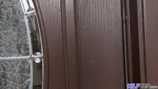 Orta yaşlı seksi kadın Brandi Love röportajdan sonra dölleniyor