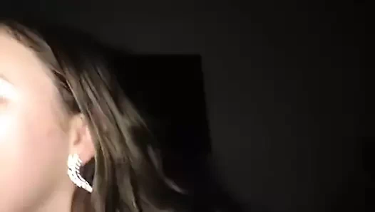 İsveçli tatlı verir bir deli oral seks