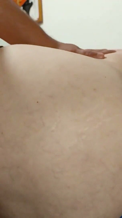 Orta yaşlı seksi kadının büyük yuvarlak götüne iniyor | Klip 1