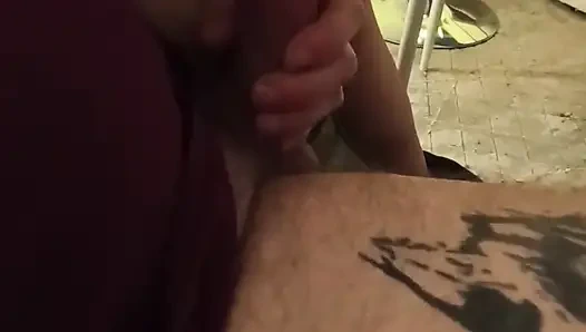 Amatör emiyor ve dölle yakın çekim sikişiyor