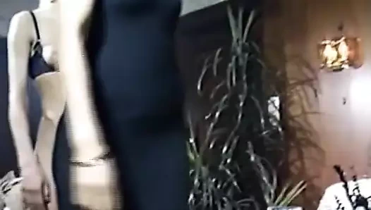 Almanya'dan iki harika bayan kıllı amcıklarıyla bir yarağı memnun ediyor