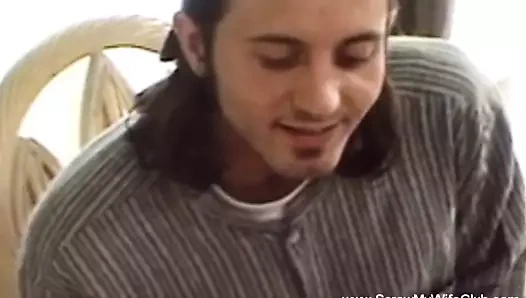 Egzotik karısını garip bir adamla sikişirken izliyorum