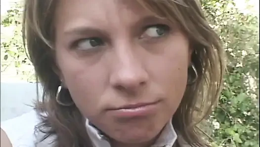 Seksi ateşli bir kız için derin anal sikiş