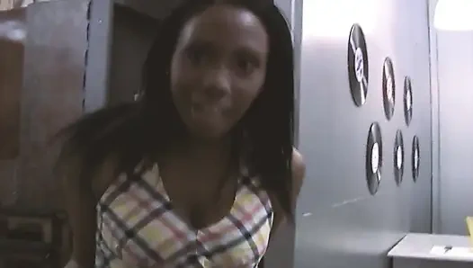 Orta yaşlı seksi kadınlar serbest 2_gorgeous ince siyah büyük götlü orta yaşlı seksi kadın üstte döl alıyor