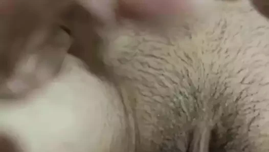 Sadece evde benimle boşalıyor