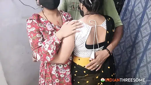 Olgun desi yenge ve 18 yaşındaki üniversiteli kızla Hintli üçlü seks
