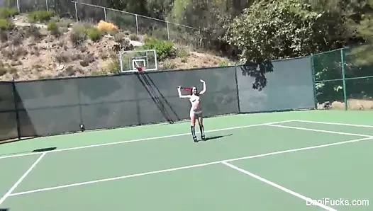 dani daniels ve cherie deville ile üstsüz tenis