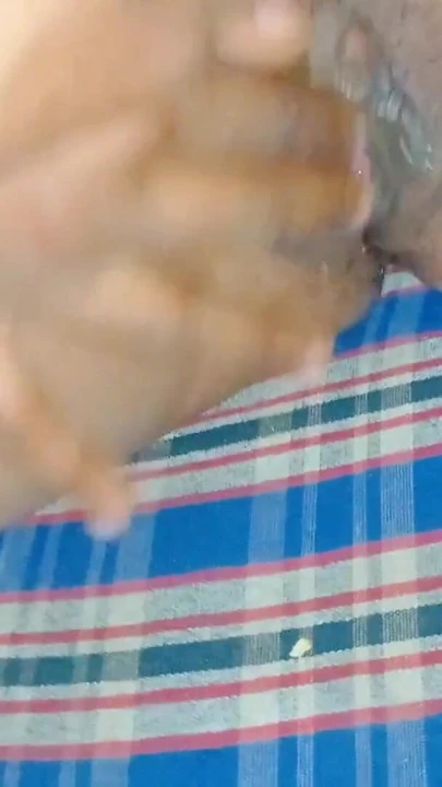 Hintli genç kız ilk kez fışkırtıyor, hızlı parmaklama videosu tatlı desi neha yenge | Klip 1
