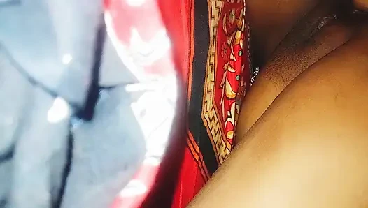 Bangladeşli güzel kolaj kızı neredeyse domaltarak sikişiyor