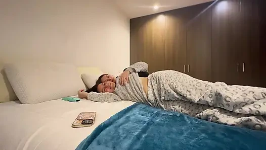 Islak ve ateşli amcığımı eski sevgilimin amına sürtünuyorum