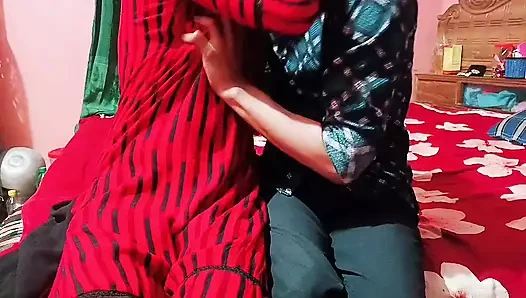 Seksi ve güzel üvey kız kardeşimle sert sikişiyorum