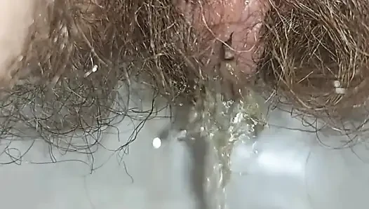 Tuvalete işerken çekilmiş yakın çekimim