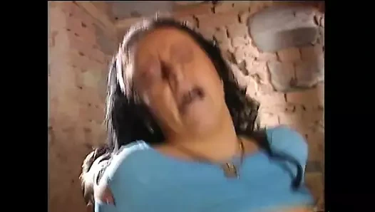 Genç büyük memeli kahya ağzına boşalana kadar büyük olgun yarakla sikiliyor