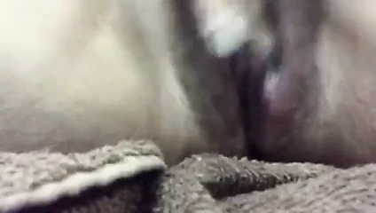 Genç sürtük Taylandlı kız filmler parmak kendini üzerinde phone