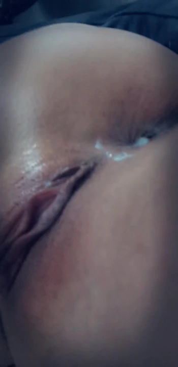 Анальная мастурбация с анальной спермой