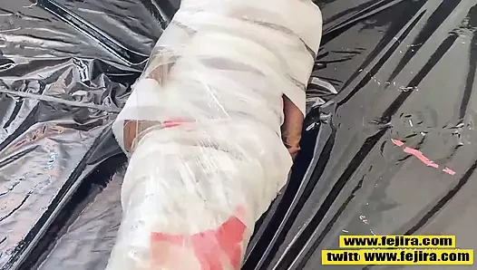 Fejira com - zentai kız kendini gazlı bezle mumyalıyor