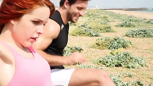 Doyumsuz amarna miller amcığını taşaklarına kadar dolduruyor