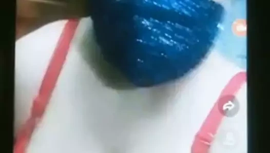 Büyük göğüsler desi online kızları gösteriyor