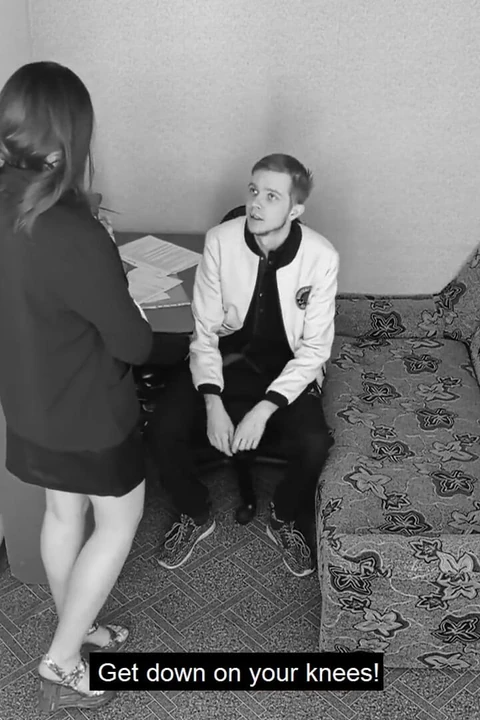 Patron evli sekreteri sikiyor - kamera kaydı